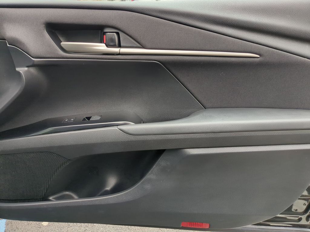 Thumbnail: 2025 Toyota Camry - 32