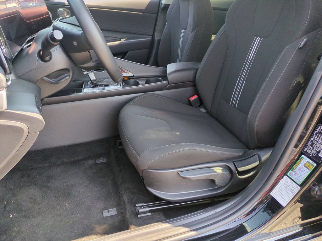 Thumbnail: 2025 Hyundai Elantra - 25