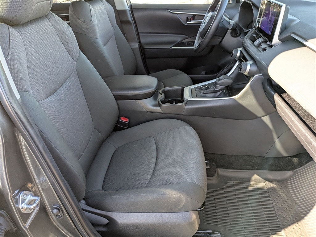 Thumbnail: 2025 Toyota RAV4 - 34