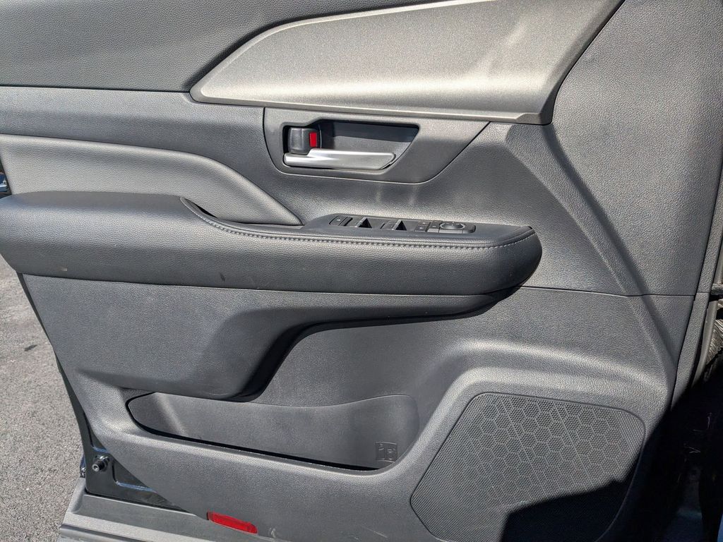 Thumbnail: 2025 Toyota Grand Highlander - 13