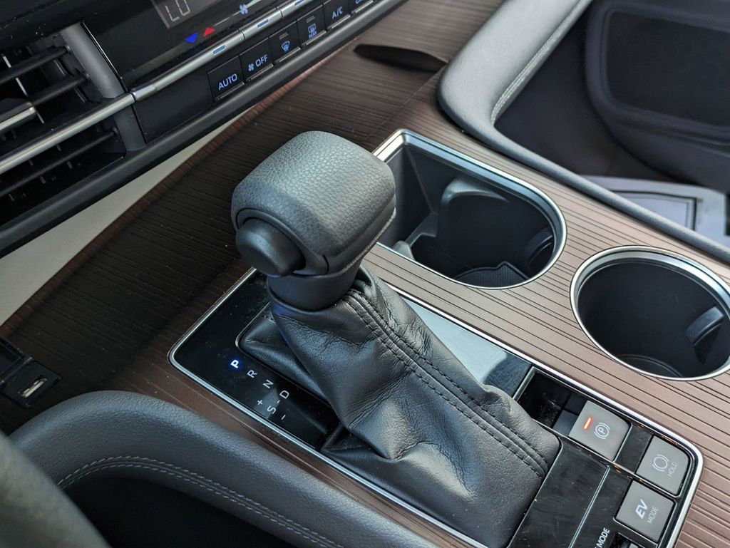 Thumbnail: 2022 Toyota Sienna - 19