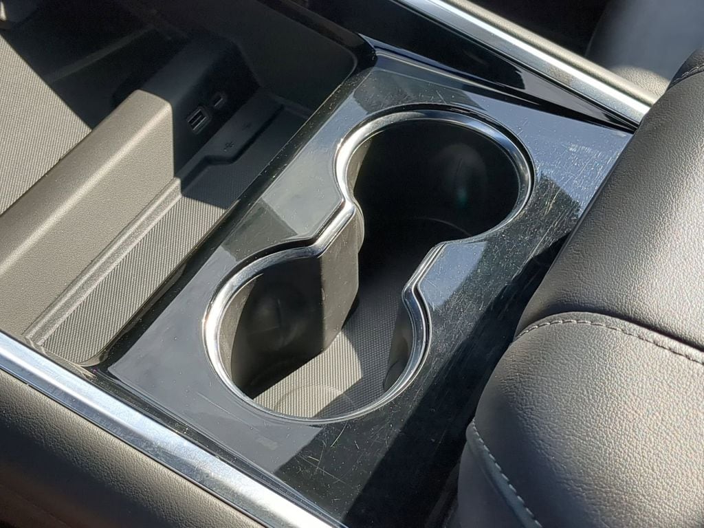 Thumbnail: 2025 Chevrolet Suburban - 24