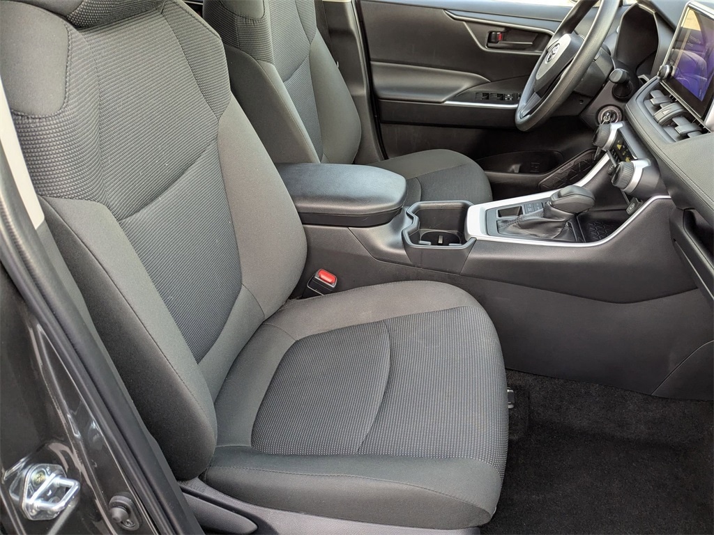 Thumbnail: 2025 Toyota RAV4 - 36