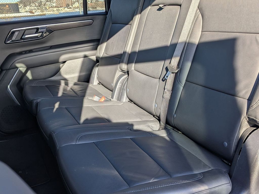 Thumbnail: 2025 Chevrolet Suburban - 30