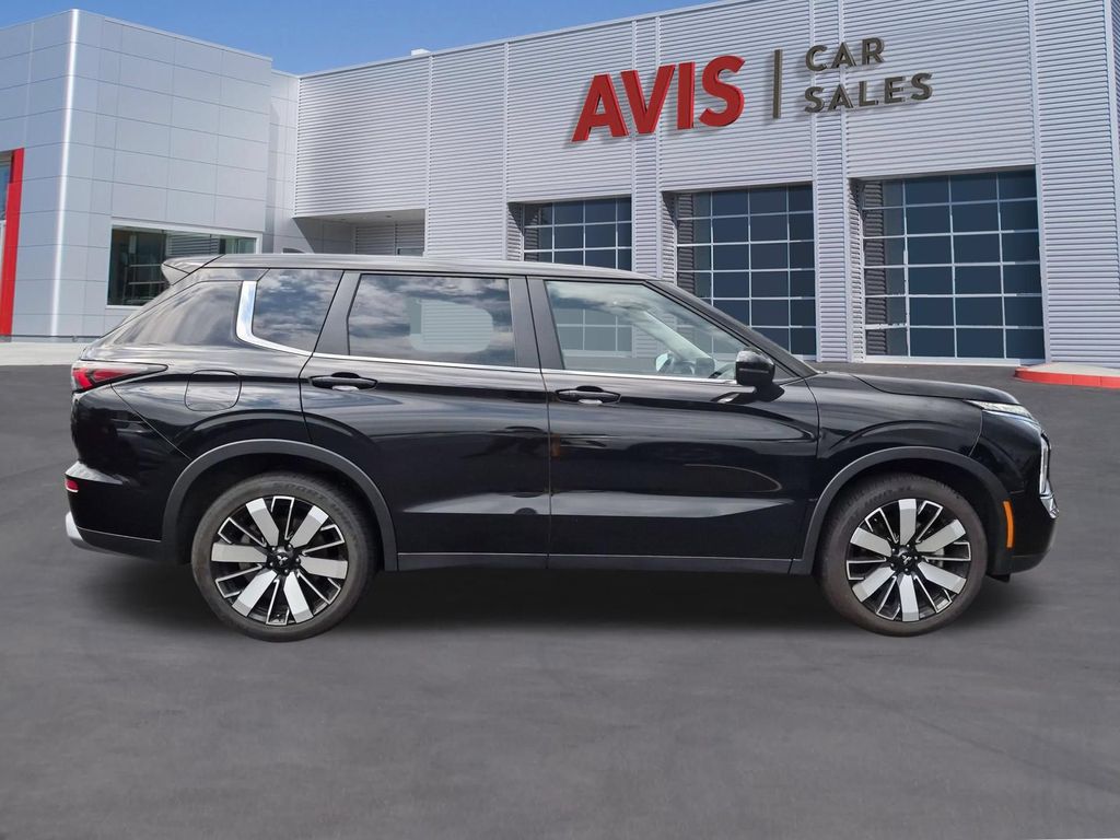 Thumbnail: 2025 Mitsubishi Outlander - 5