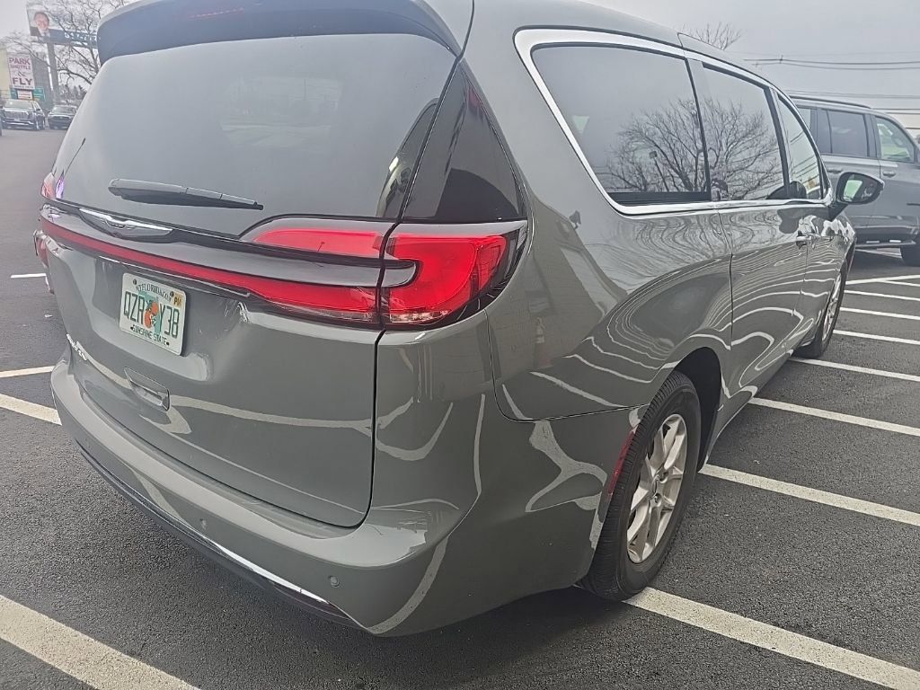 Thumbnail: 2025 Chrysler Pacifica - 3