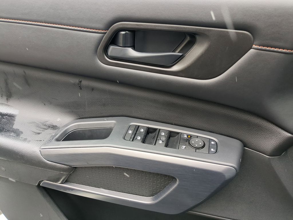 Thumbnail: 2025 Nissan Pathfinder - 13