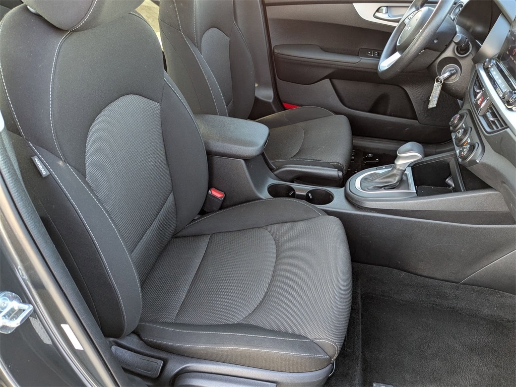 Thumbnail: 2024 Kia Forte - 32