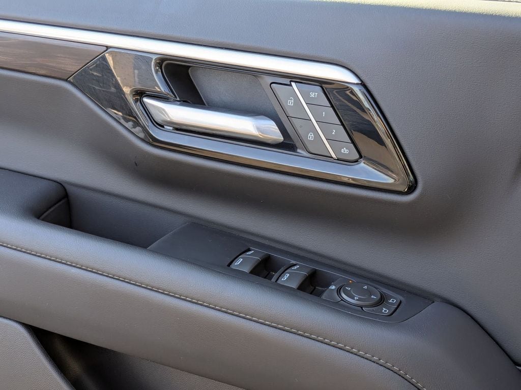 Thumbnail: 2025 Chevrolet Suburban - 14