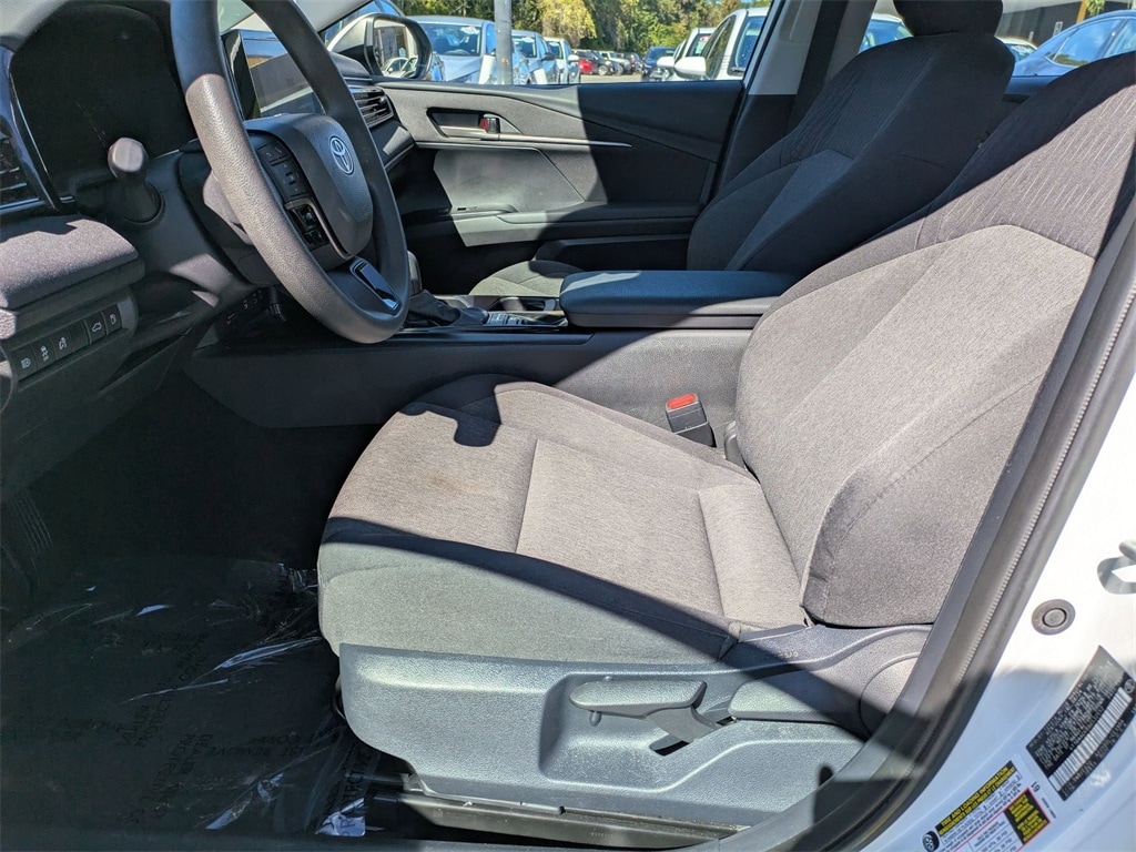 Thumbnail: 2025 Toyota Camry - 24