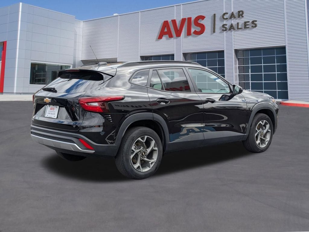 Thumbnail: 2025 Chevrolet Trax - 6