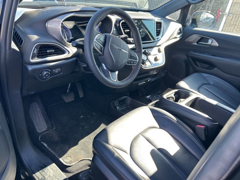 Thumbnail: 2025 Chrysler Pacifica - 10