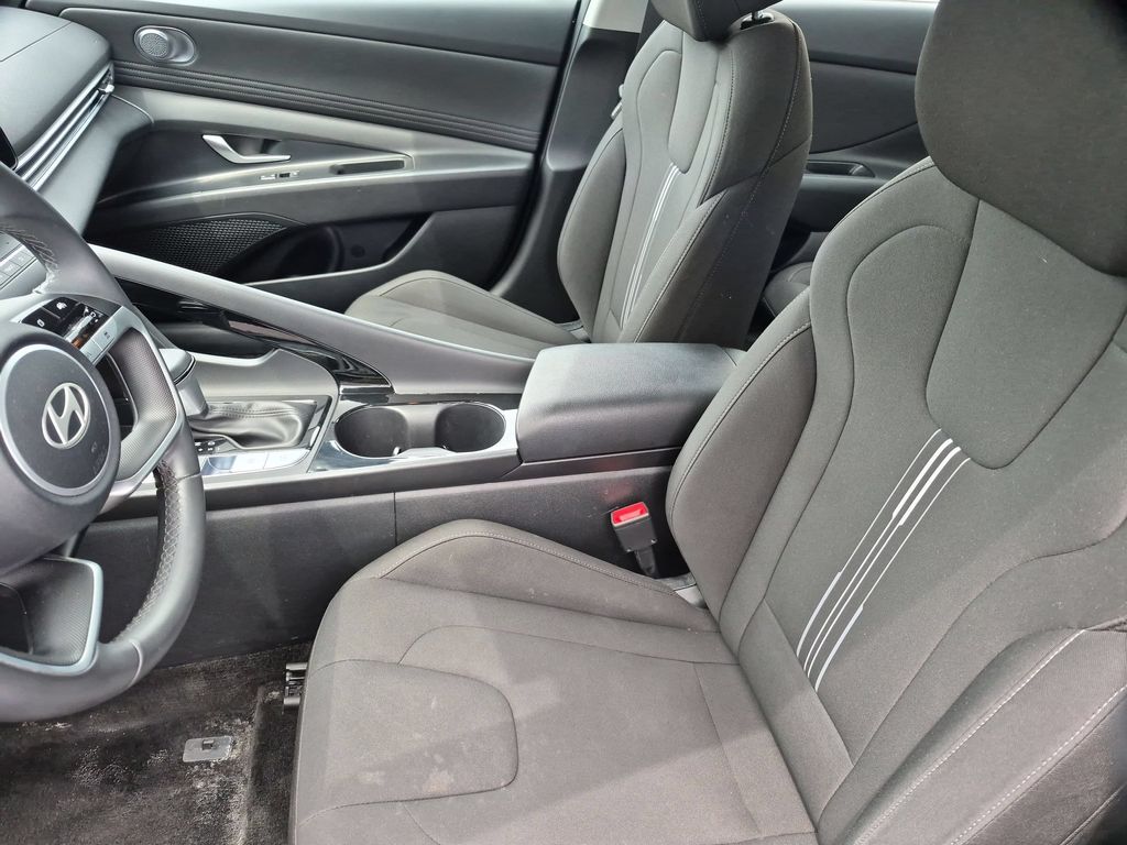 Thumbnail: 2025 Hyundai Elantra - 25