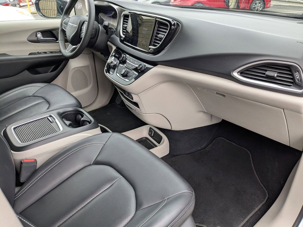 Thumbnail: 2024 Chrysler Pacifica - 33