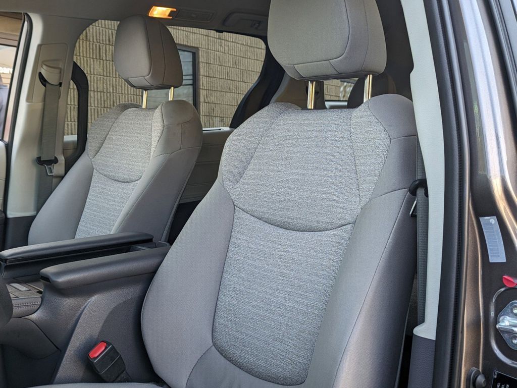 Thumbnail: 2022 Toyota Sienna - 12