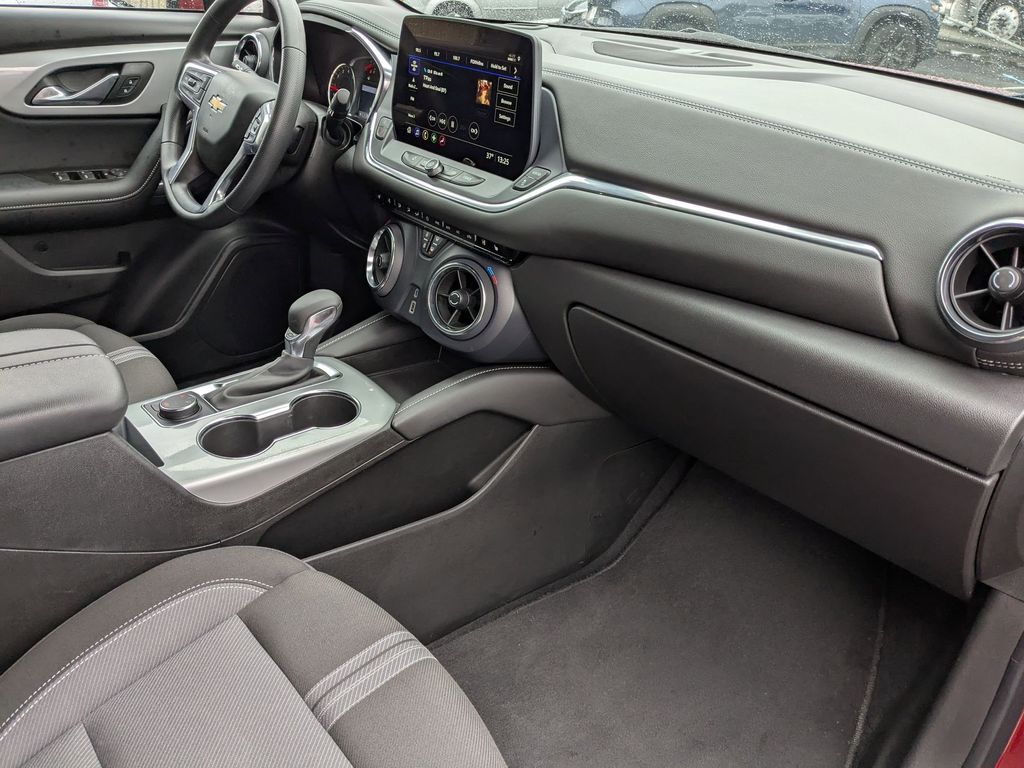 Thumbnail: 2025 Chevrolet Blazer - 33