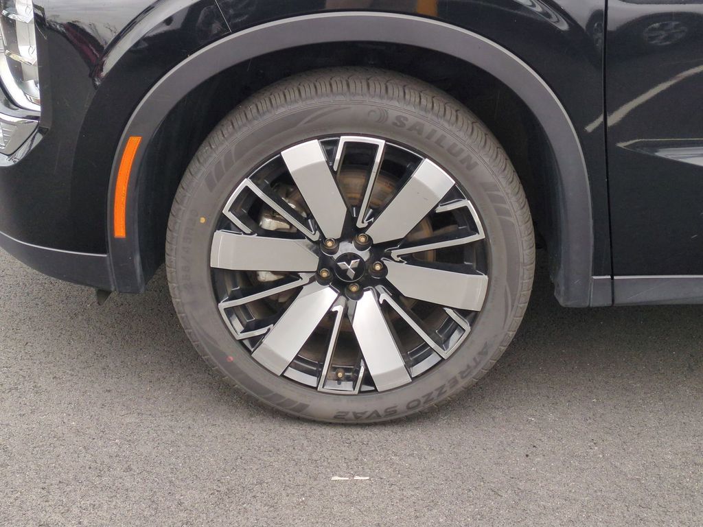 Thumbnail: 2025 Mitsubishi Outlander - 28