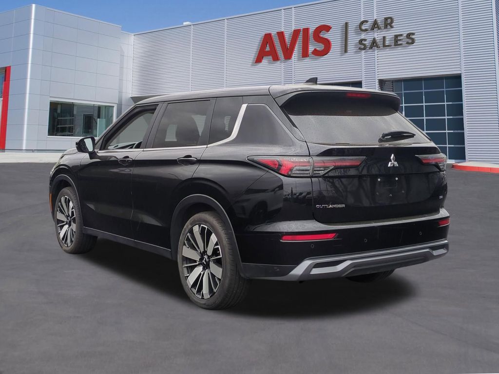 Thumbnail: 2025 Mitsubishi Outlander - 10