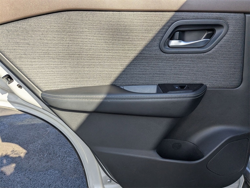 Thumbnail: 2023 Nissan Rogue - 26