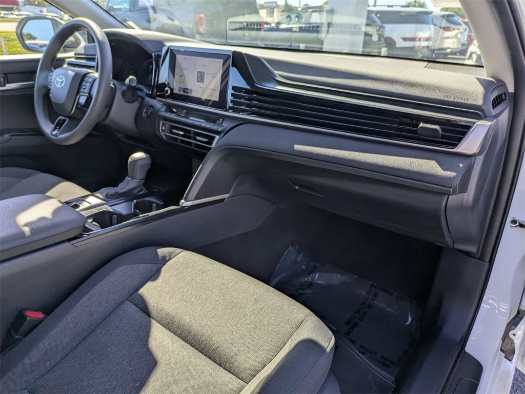 Thumbnail: 2025 Toyota Camry - 32