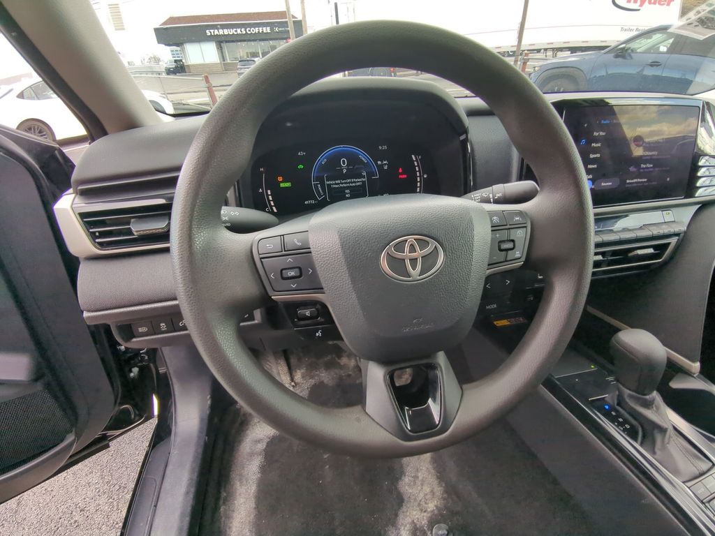 Thumbnail: 2025 Toyota Camry - 22