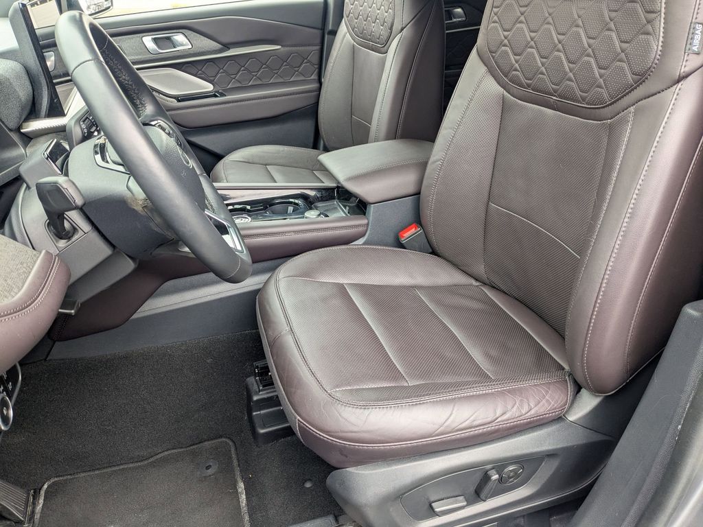 Thumbnail: 2025 Ford Explorer - 15