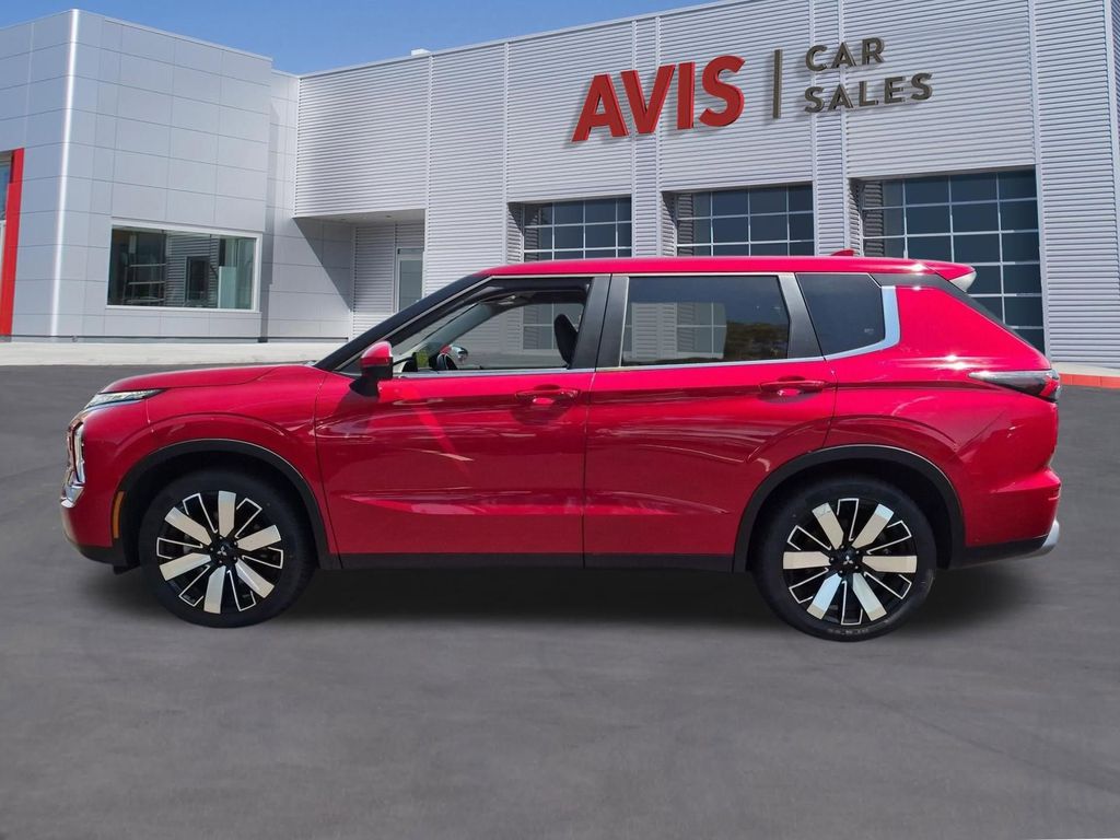 Thumbnail: 2025 Mitsubishi Outlander - 10