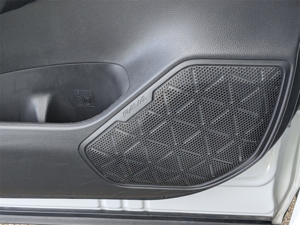 Thumbnail: 2024 Toyota RAV4 - 18