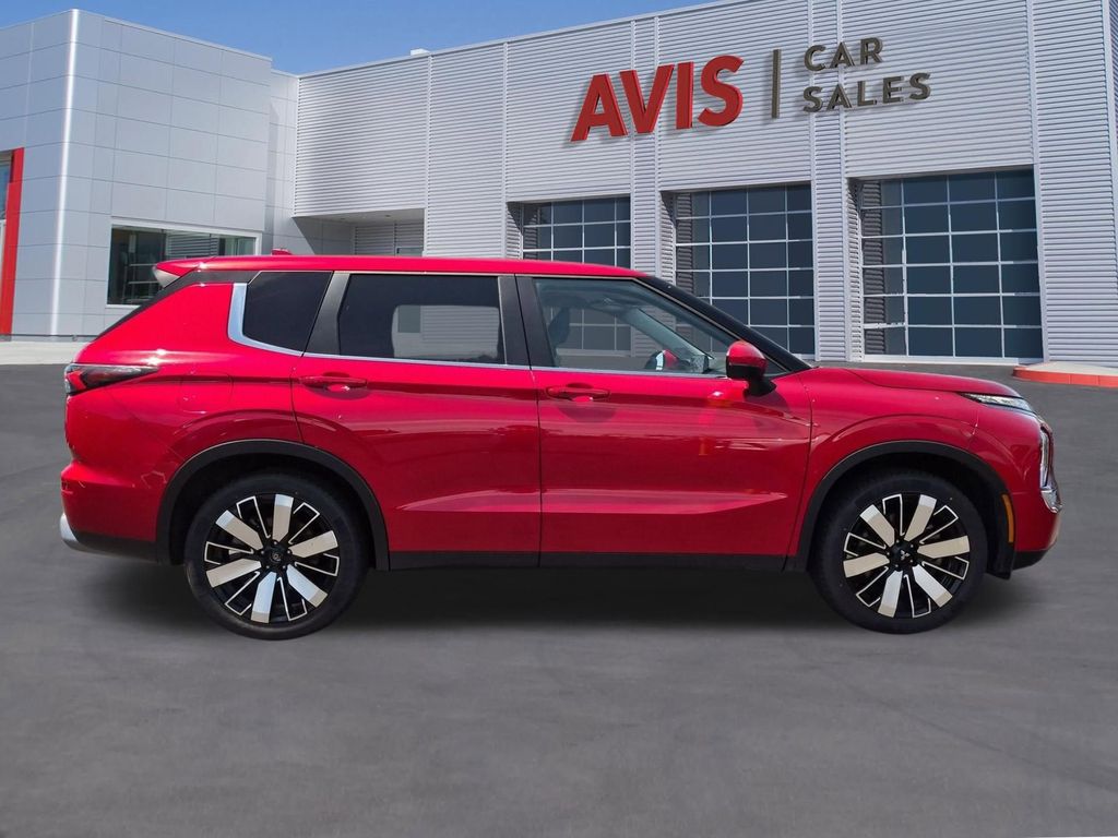 Thumbnail: 2025 Mitsubishi Outlander - 5