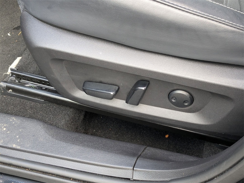 Thumbnail: 2024 Mitsubishi Outlander - 16