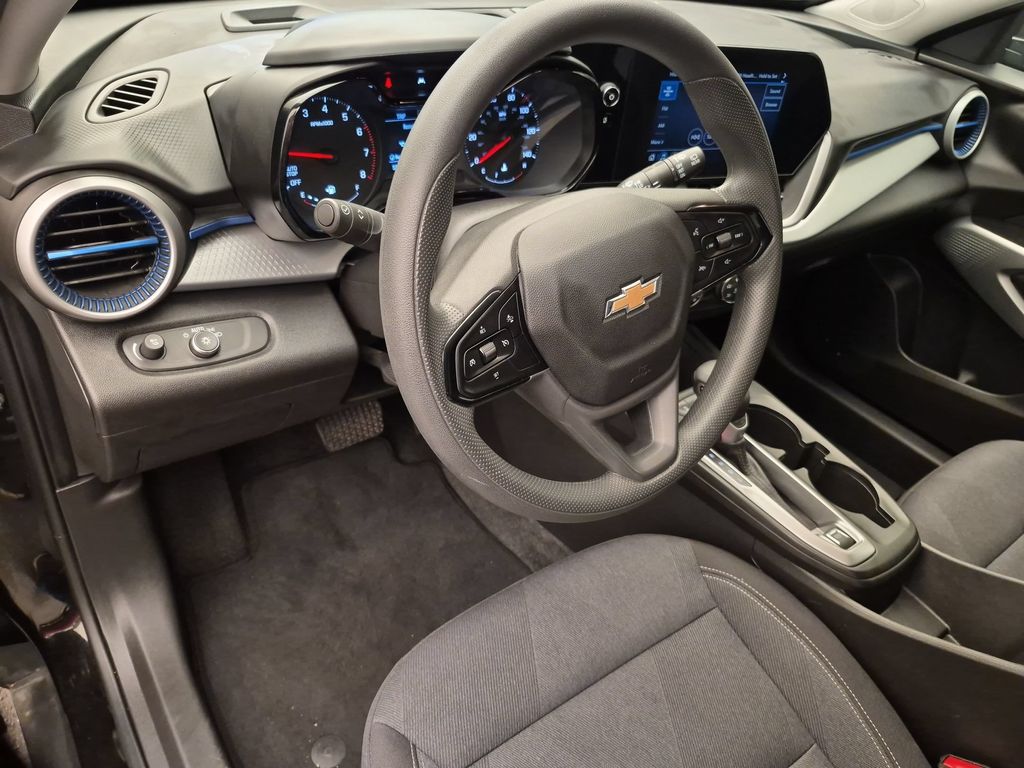 Thumbnail: 2025 Chevrolet Trax - 12