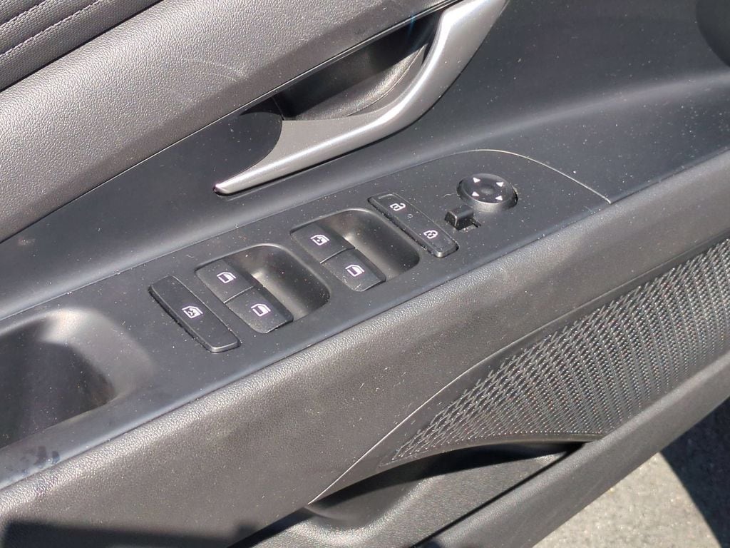 Thumbnail: 2025 Hyundai Elantra - 13