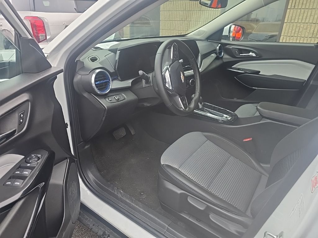 Thumbnail: 2025 Chevrolet Trax - 6