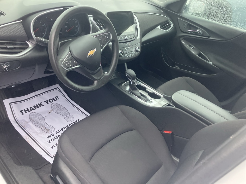Thumbnail: 2024 Chevrolet Malibu - 4