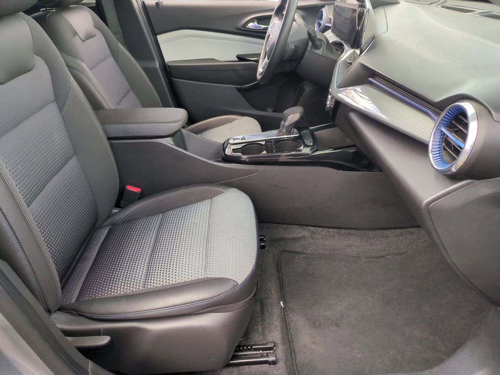 Thumbnail: 2025 Chevrolet Trax - 24