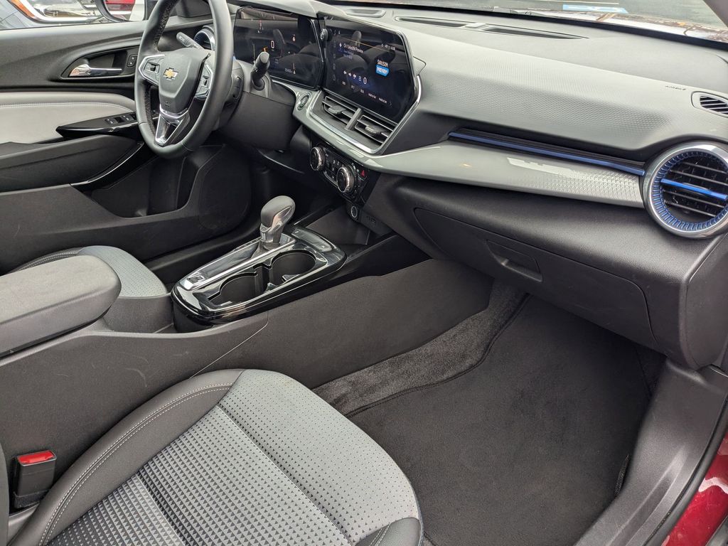 Thumbnail: 2025 Chevrolet Trax - 29