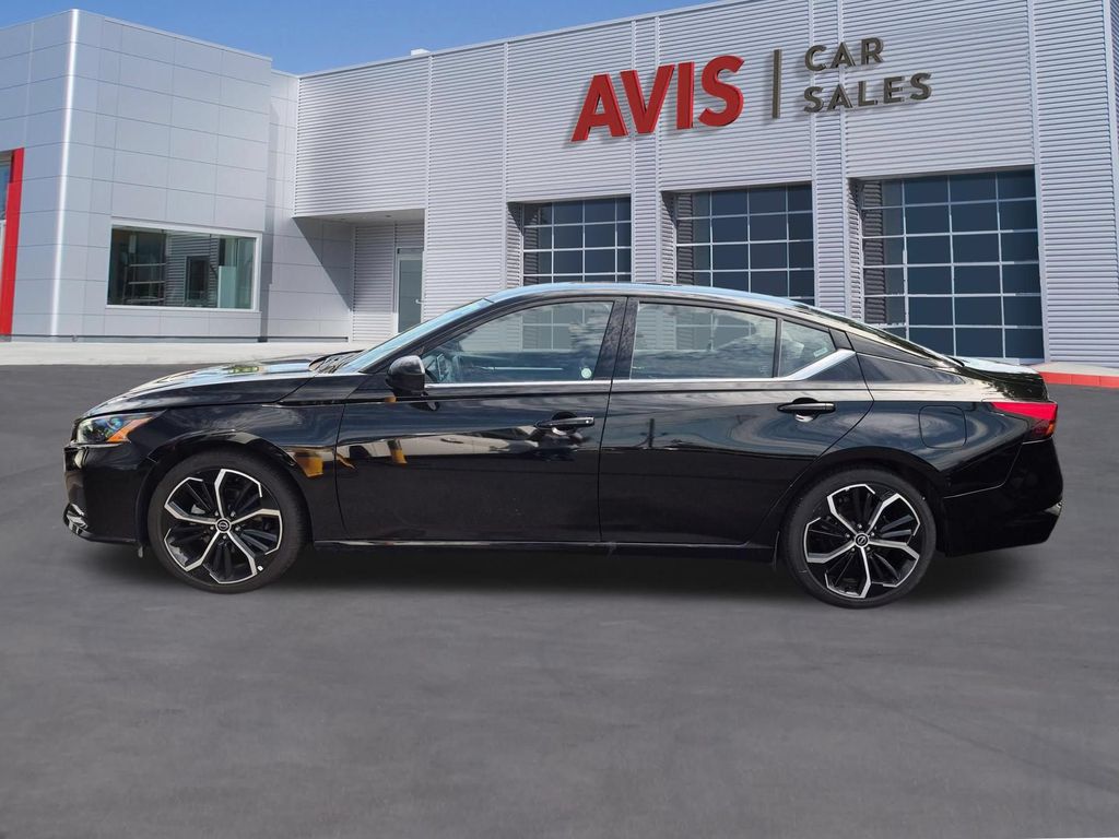2025 Nissan Altima SR - Photo 10