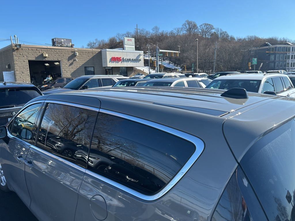 Thumbnail: 2025 Chrysler Pacifica - 6