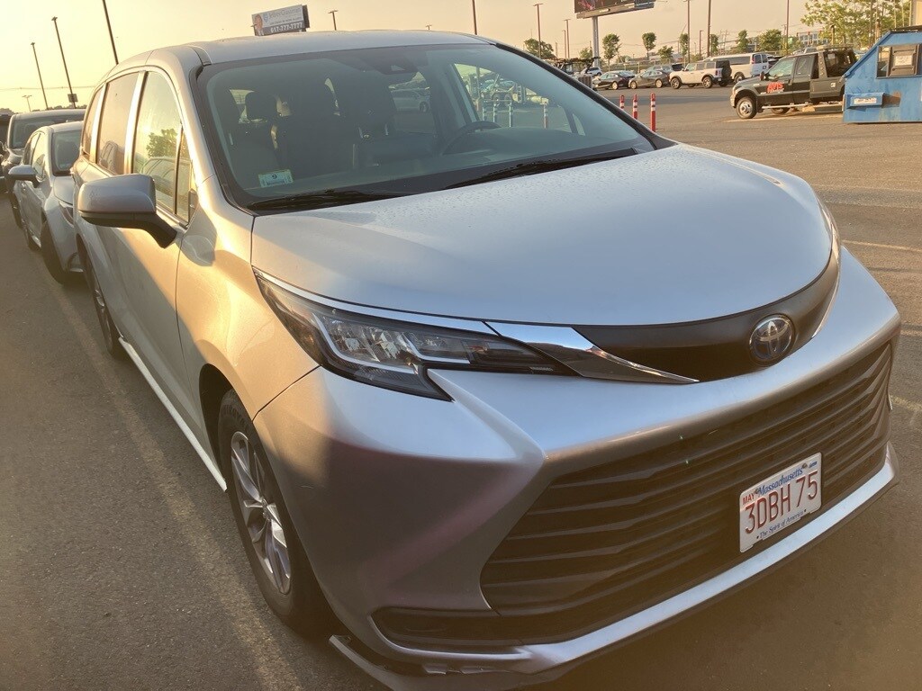 Thumbnail: 2022 Toyota Sienna - 2