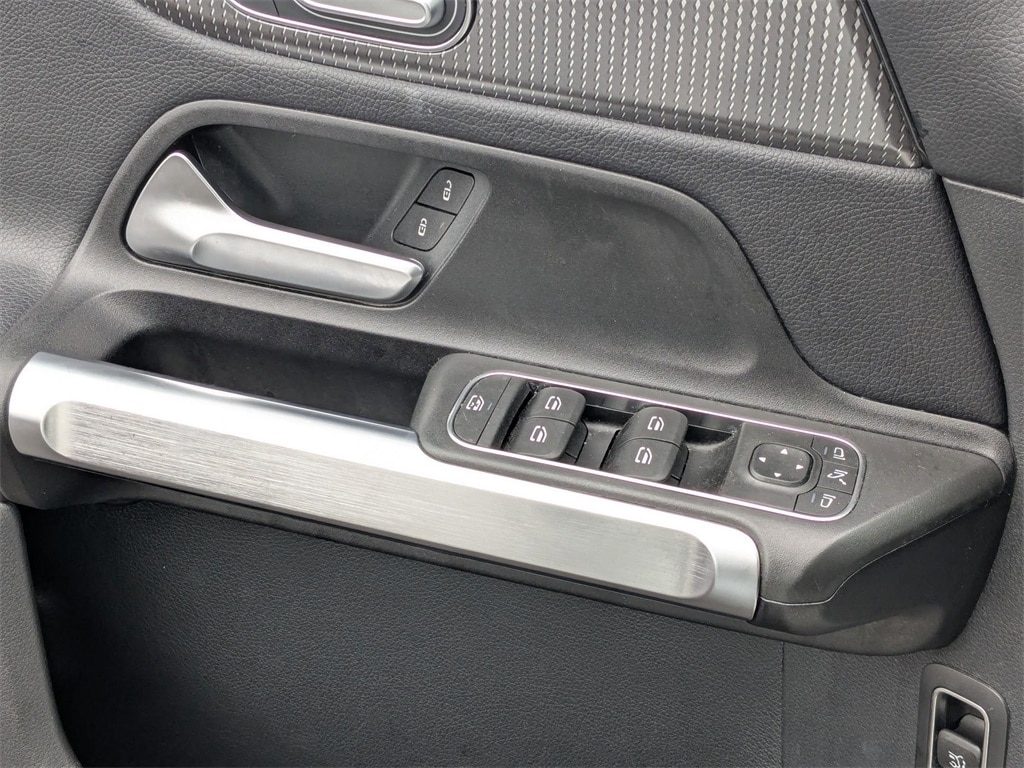 Thumbnail: 2023 Mercedes-Benz GLB - 14