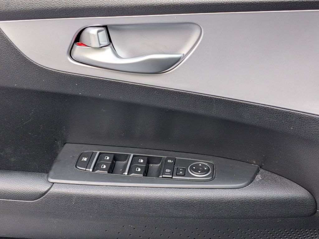 Thumbnail: 2024 Kia Forte - 14