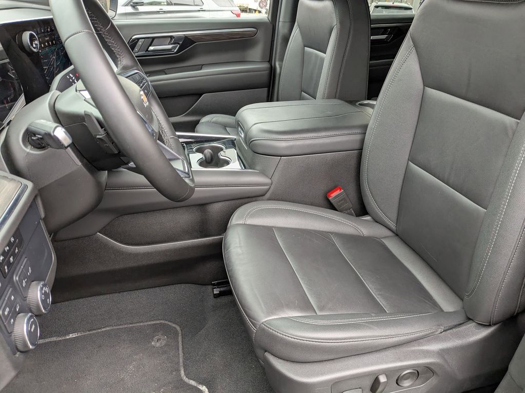 Thumbnail: 2025 Chevrolet Tahoe - 16