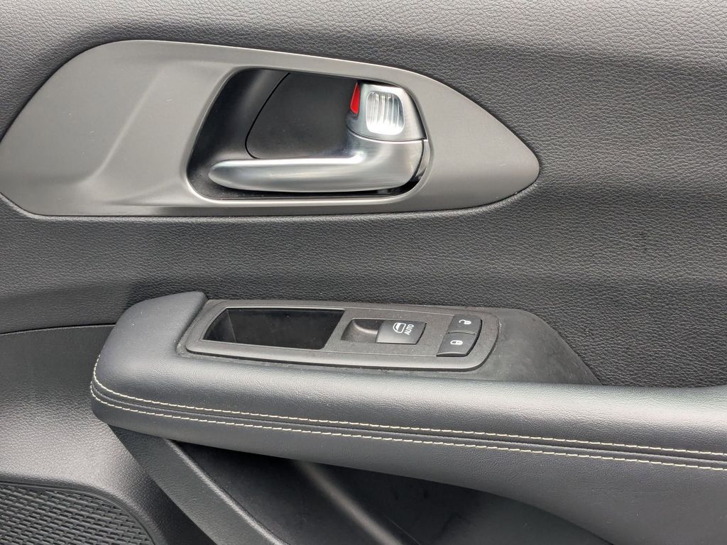 Thumbnail: 2025 Chrysler Pacifica - 32