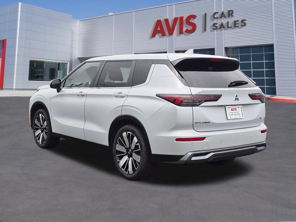 Thumbnail: 2025 Mitsubishi Outlander - 9