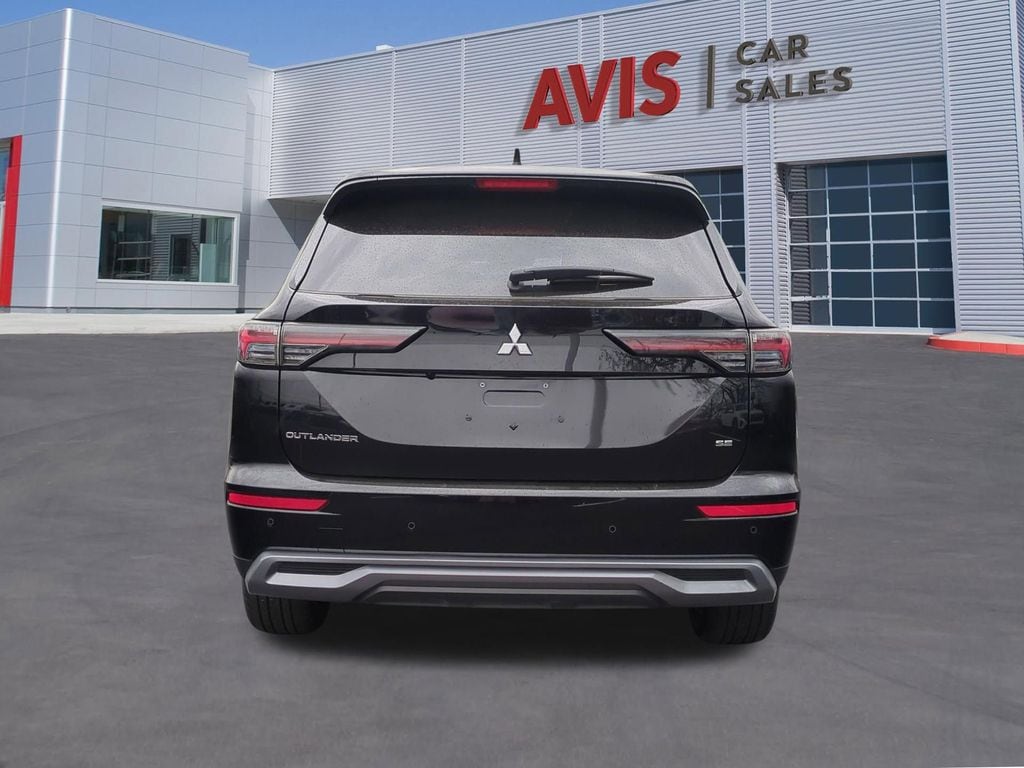 Thumbnail: 2025 Mitsubishi Outlander - 9