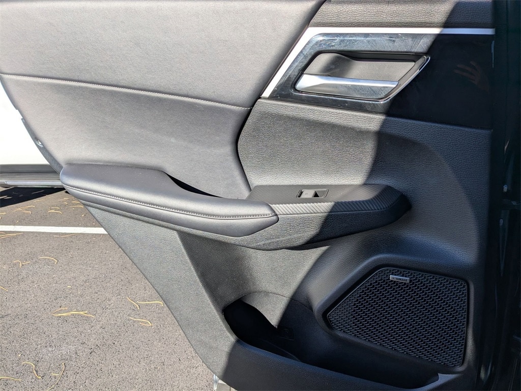 Thumbnail: 2025 Mitsubishi Outlander - 30