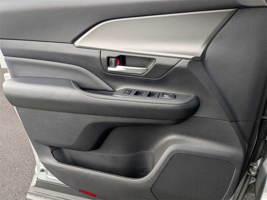 Thumbnail: 2025 Toyota Grand Highlander - 16