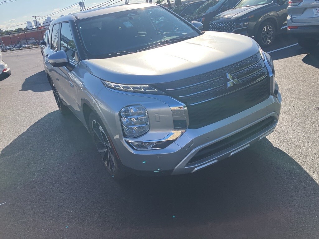 Thumbnail: 2023 Mitsubishi Outlander - 2