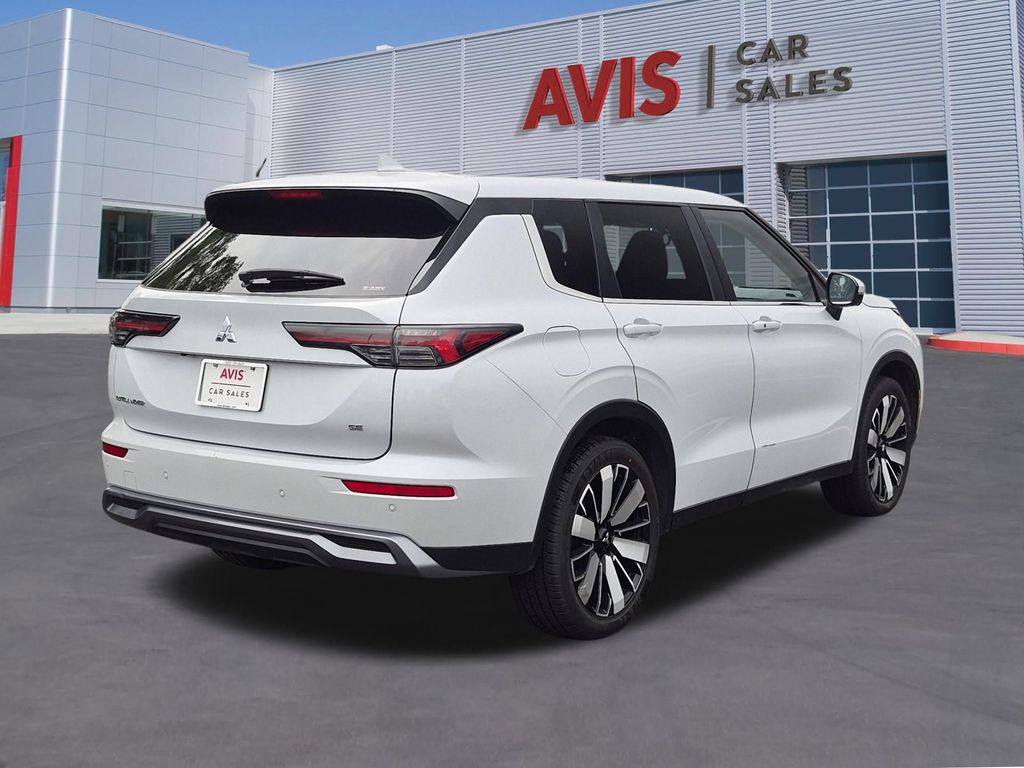 Thumbnail: 2025 Mitsubishi Outlander - 6