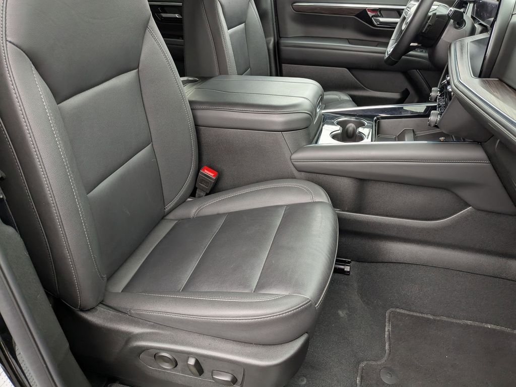 Thumbnail: 2025 Chevrolet Tahoe - 36